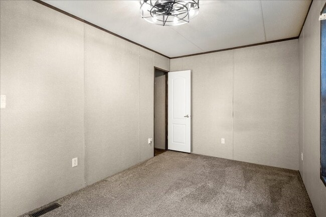 Building Photo - 409 Willow Dr