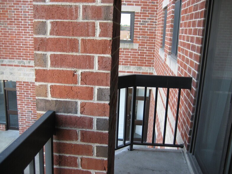 Building Photo - 15 N Beacon