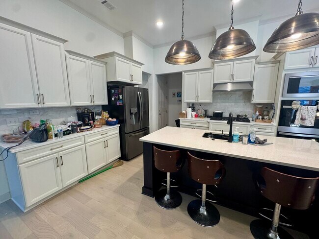 Building Photo - 595 Mount Laurel Dr