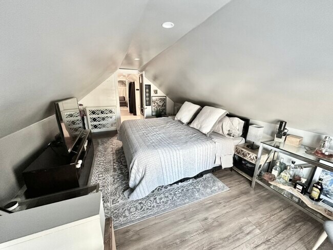 3rd bedroom/master bedroom or second living room - 135 E Wayne Ter
