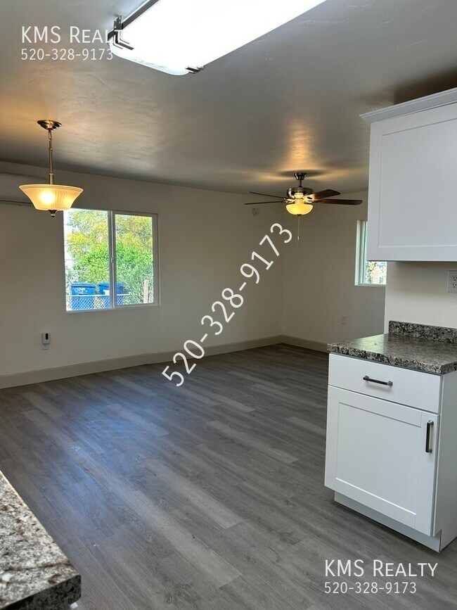 Building Photo - Newly Remodeled Duplex - OWNER/AGENT