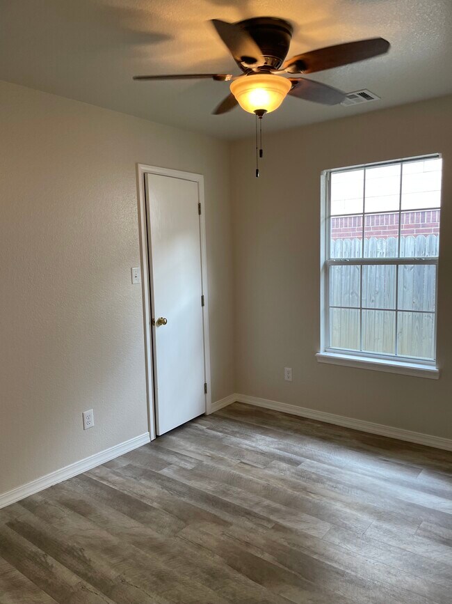 Building Photo - 9457 Magnolia Wood Dr