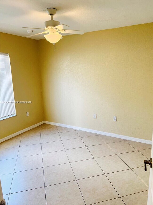 Building Photo - 4537 SW 134th Ave