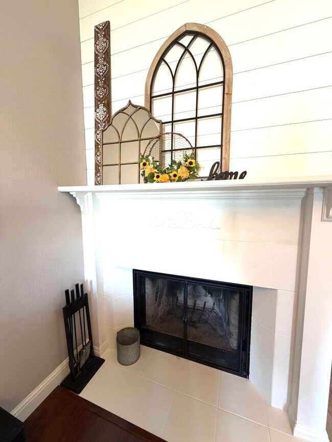 Building Photo - Desirable Home in Lincoln Village – A must see!