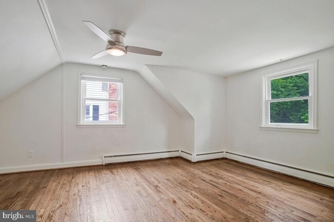 Building Photo - 8205 Robin Hood Ct