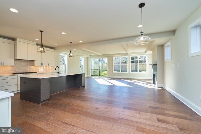 Building Photo - 6845 Churchill Rd