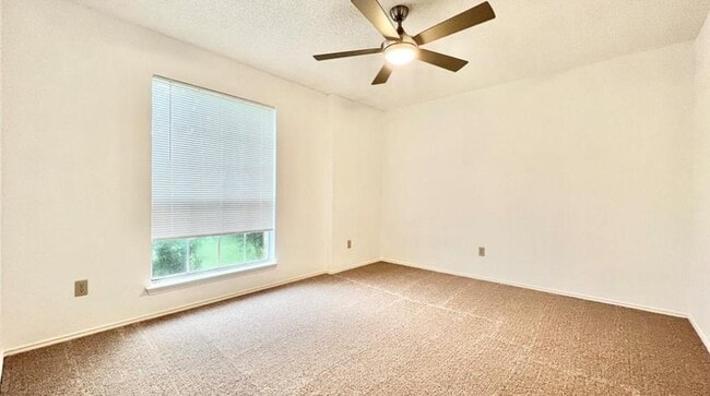 Building Photo - 1803 Woodland Dr