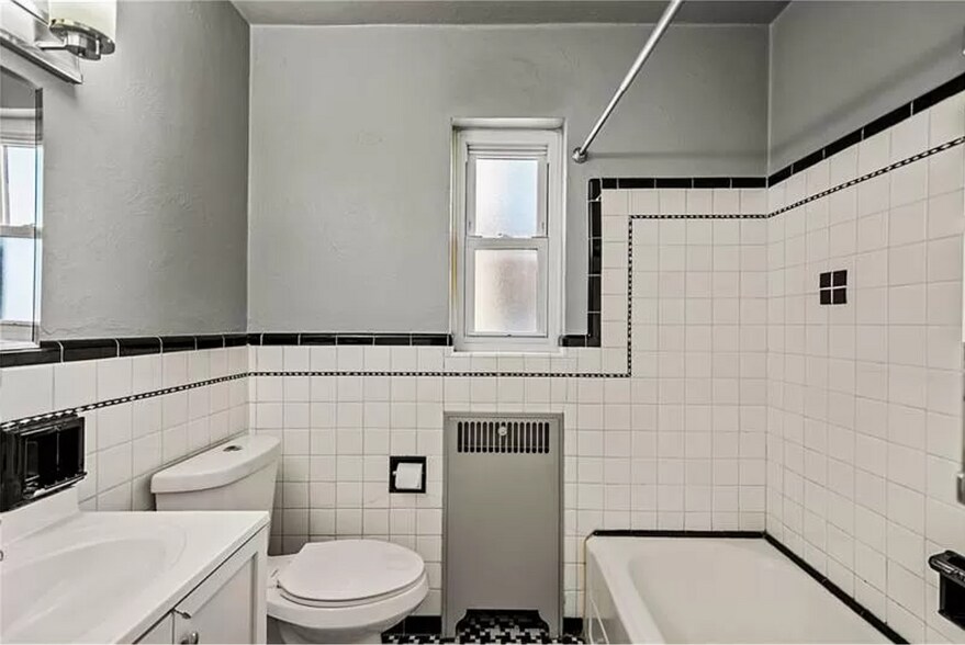 Building Photo - 433 Winterhill St