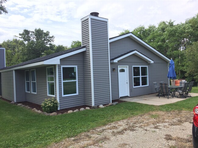 Primary Photo - 10933 Hall Rd