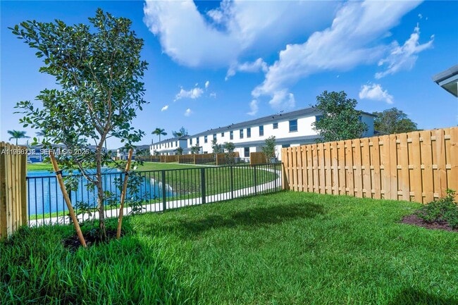 Building Photo - 4941 Peacock Wy