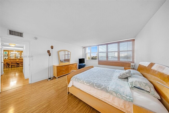 Building Photo - 1825 S Ocean Dr