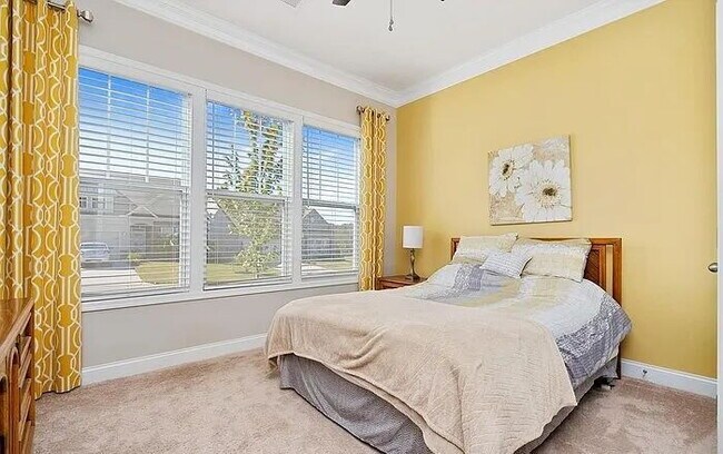 Building Photo - Spacious 4-Bedroom Retreat with 3 Full Baths in Anderson's Prime Location!