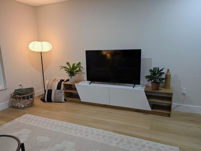 Building Photo - 1455 Fairway Dr