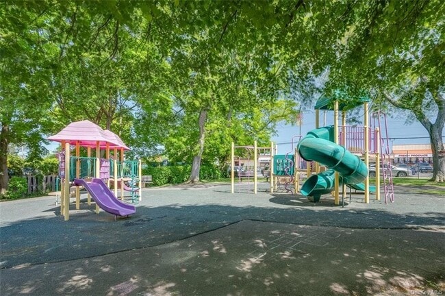 Building Photo - 437 Pelham Rd