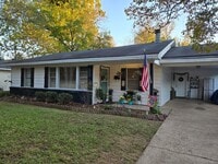 Building Photo - Broadmoor Historical  3 Bedroom 1 Bathroom