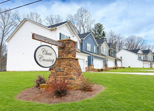 Building Photo - Discover your next home in the heart of Cornelia!