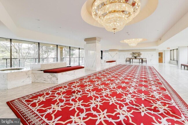 Building Photo - 1101 S Arlington Ridge Rd