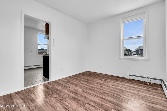 Building Photo - 3022 S Wood Ave