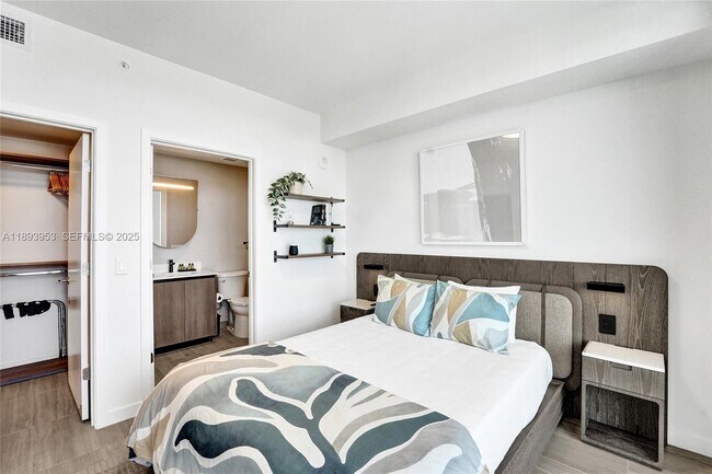 Building Photo - 580 72nd St