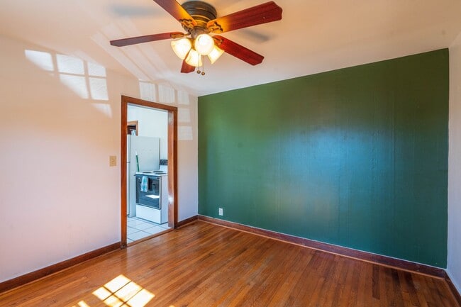 Building Photo - 3 bed and 1 bath farm house in Johnson City