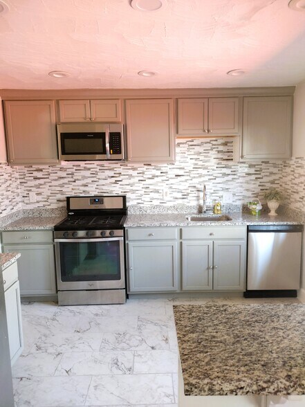 Building Photo - 9578 Landbreeze Row