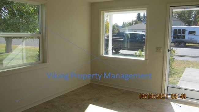 Building Photo - 555 SE 2nd St