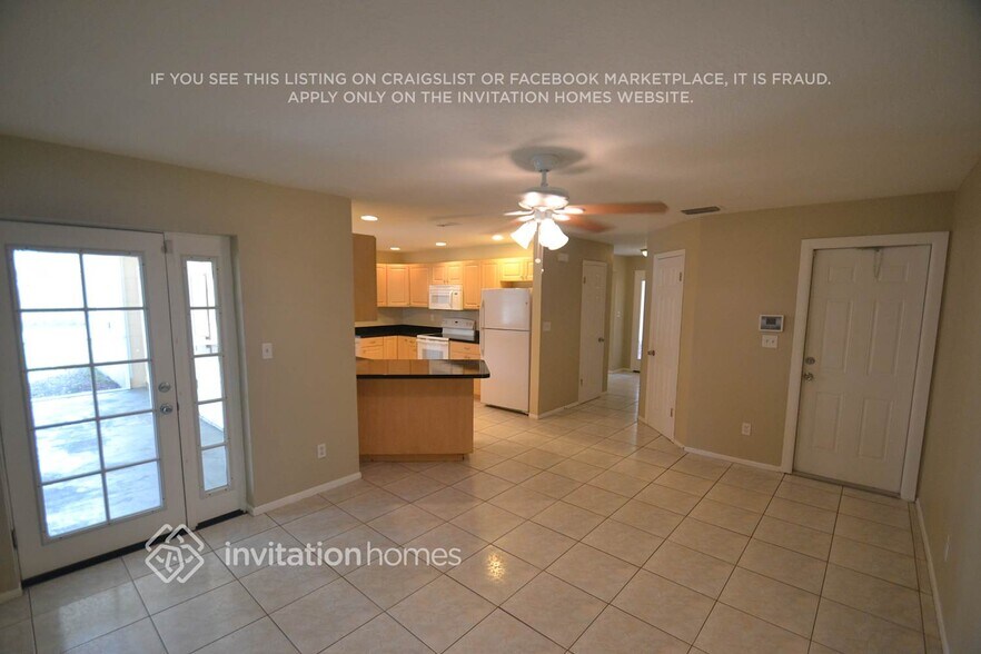 Building Photo - 130 NE Madison Cir N