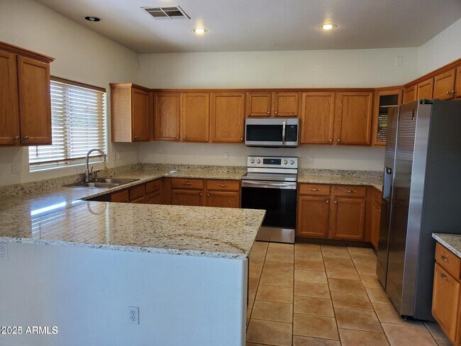 Building Photo - 1853 E Shannon St