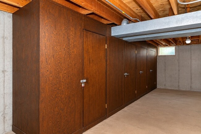 Building Photo - 31 Green Oaks Dr