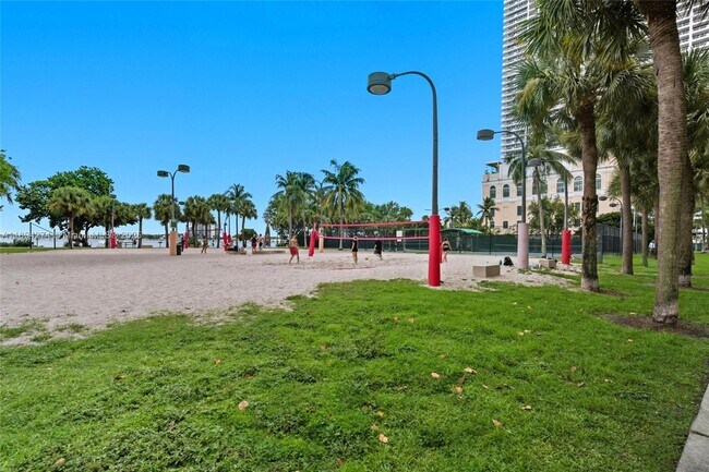 Building Photo - 1750 N Bayshore Dr