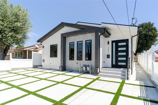 Building Photo - 10654 Nassau Ave