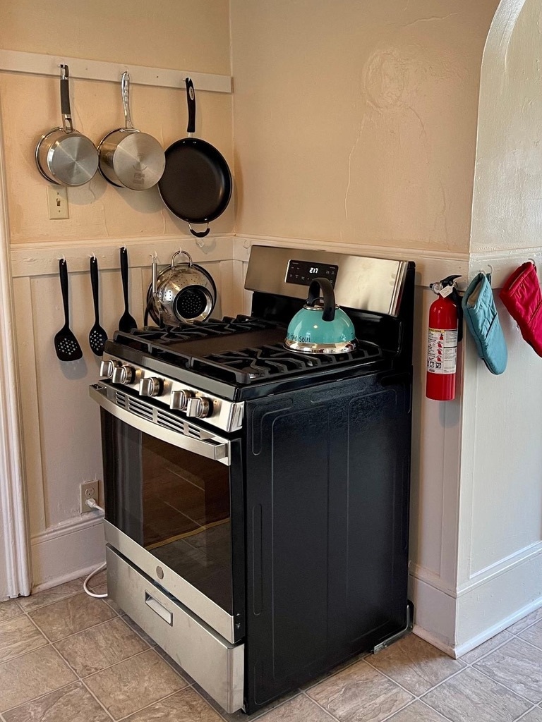 Building Photo - 1231 E 19th St