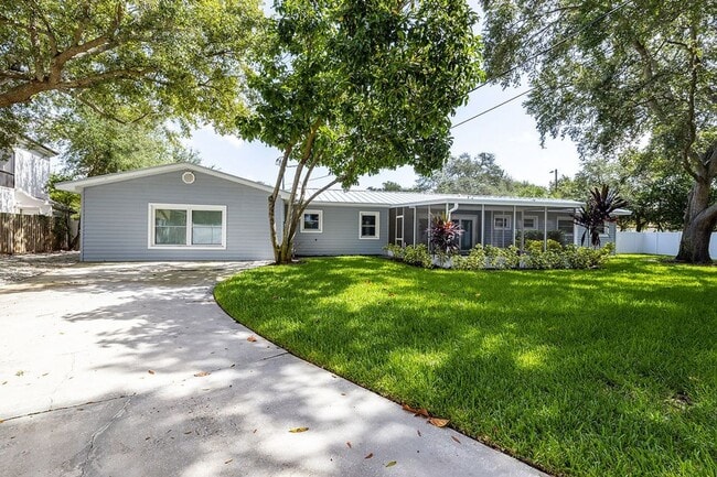 Building Photo - Updated Beach Park Home