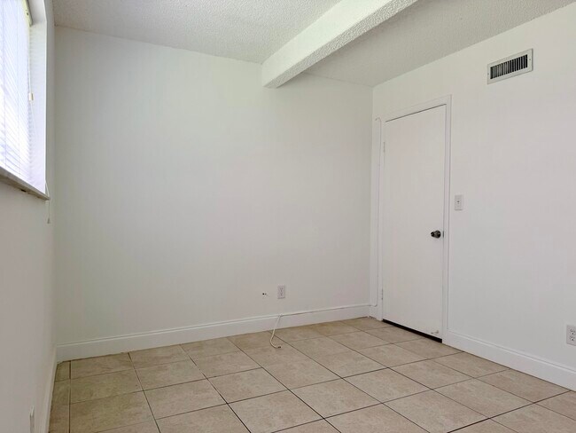Building Photo - 1245 S Flagler Ave