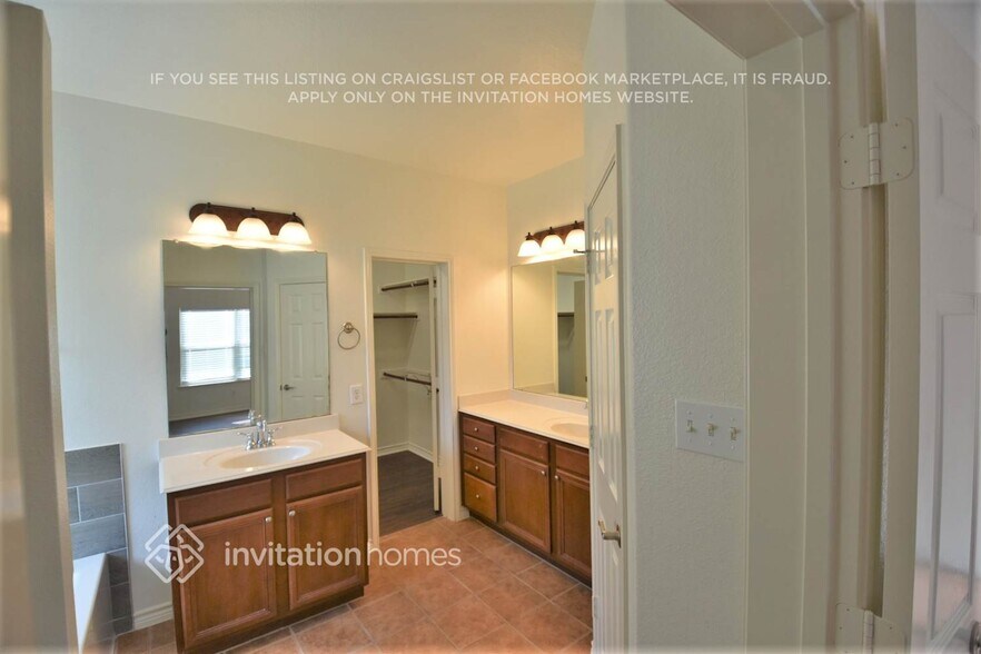 Building Photo - 15676 Sweetpine Ln