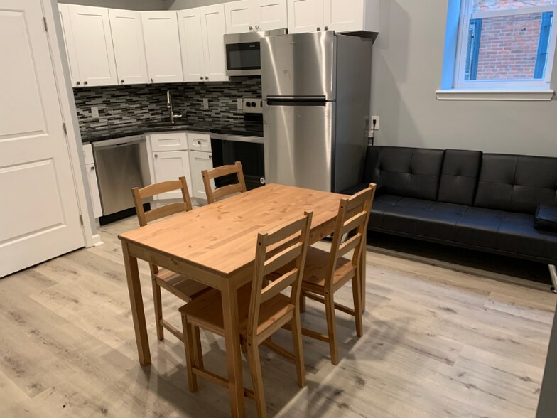 Building Photo - 517 S 42nd St