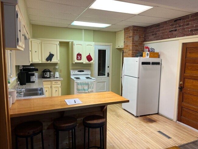 Primary Photo - 1215 7th St E