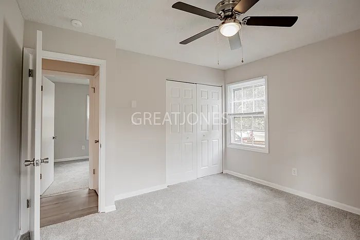 Building Photo - 300 Springwood Dr