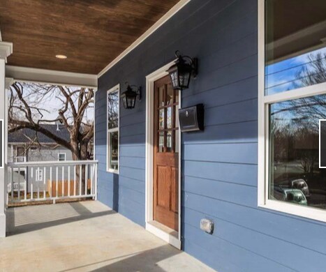 Building Photo - 701 E Lenoir St