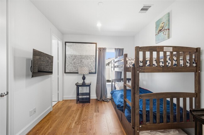 Building Photo - 707 Bringhurst St