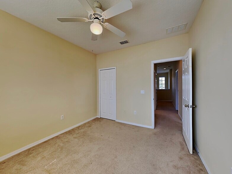 Building Photo - 3320 Windsor Lake Cir