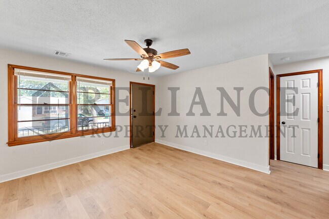 Building Photo - 1103 S Waverly St