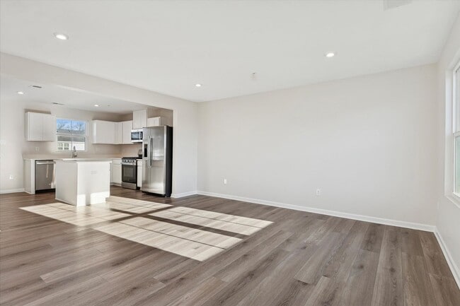 Building Photo - Brand-New Ryan Homes End Unit Townhome – Be the First to Move In!