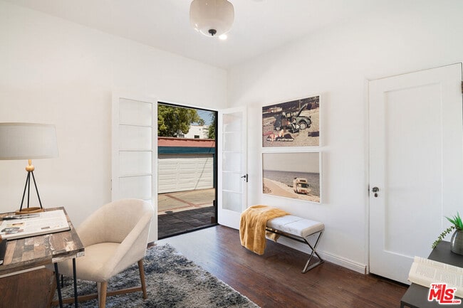 Building Photo - 1049 S Hayworth Ave