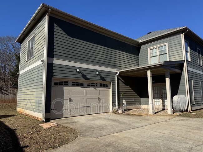 Building Photo - 1520 Vassar Ave