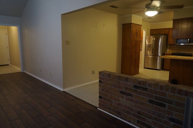 Building Photo - 114 Napoleon Dr