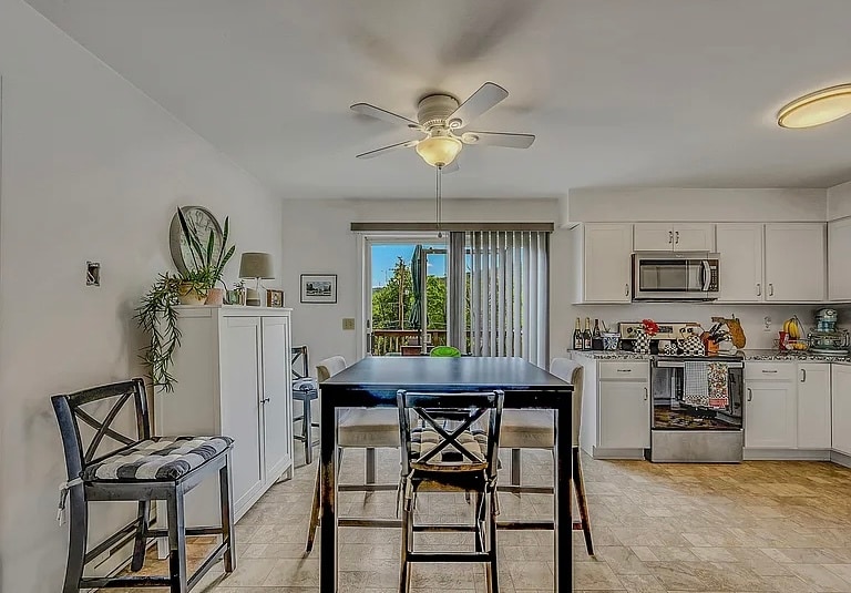 Building Photo - 121 Fern Way