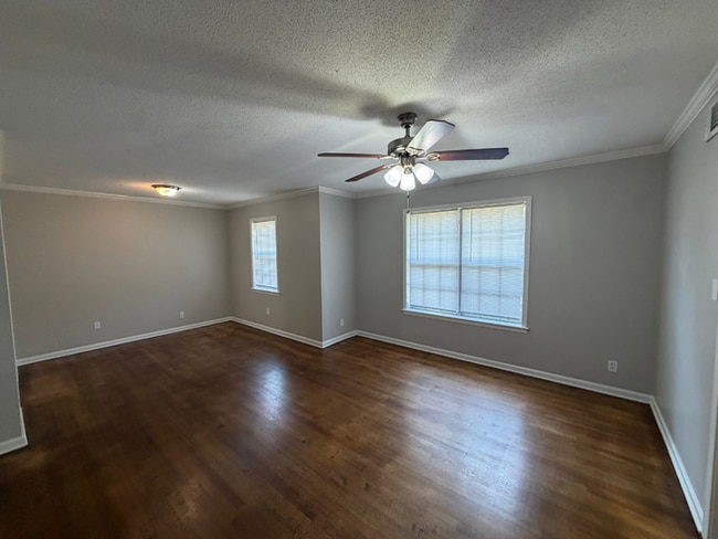 Building Photo - Charming 3BR/1.5BA Bartlett Area Home | Brick Fireplace, Tile Kitchen & Fenced Yard