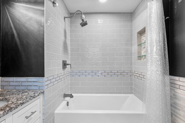 Building Photo - 29374 Glen Oaks Blvd W