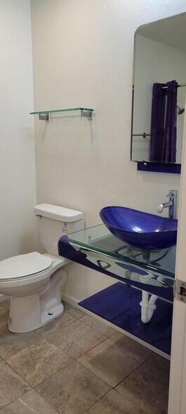 Bathroom 1 - 4640 Eastbourne Bay